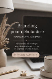 Femme entrepreneure travaillant sur son branding avec un ordinateur