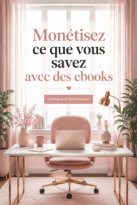 Femme souriante assise à un bureau en train d'écrire un eBook sur son ordinateur.