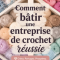 Femme en train de crocheter des créations originales pour son entreprise.