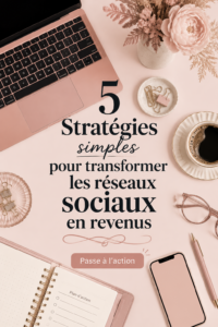 Femme utilisant son smartphone pour gérer ses réseaux sociaux avec un sourire, évoquant la monétisation en ligne.