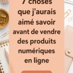 Une femme souriante travaillant sur son ordinateur, représentant une entrepreneuse numérique lancant son activité.