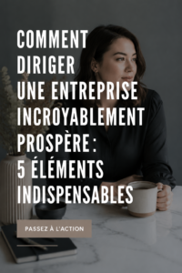 Femme entrepreneuse travaillant sur son ordinateur, symbolisant le succès en affaires.