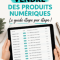 Femme souriante montrant son produit numérique en ligne.