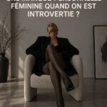 Une femme sérène réfléchissant à sa marque personnelle dans un environnement calme.