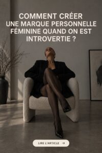Une femme sérène réfléchissant à sa marque personnelle dans un environnement calme.