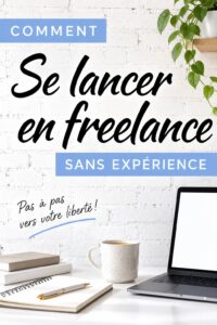 Femme freelance travaillant sur son ordinateur avec un sourire inspiré.