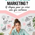 Une femme réfléchissant à sa stratégie marketing avec un carnet et un ordinateur