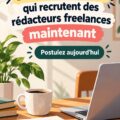 Un ordinateur portable avec un carnet de notes sur une table, symbolisant le travail de rédaction freelance.
